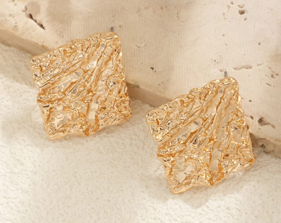 Molten Gold Textured Square Stud Earrings – Artistic Luxe