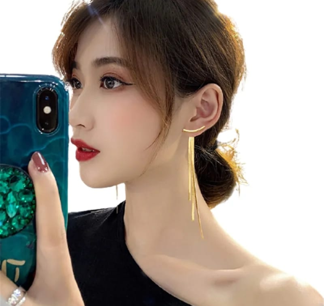 Minimalist Curve Tassel Drop Earrings