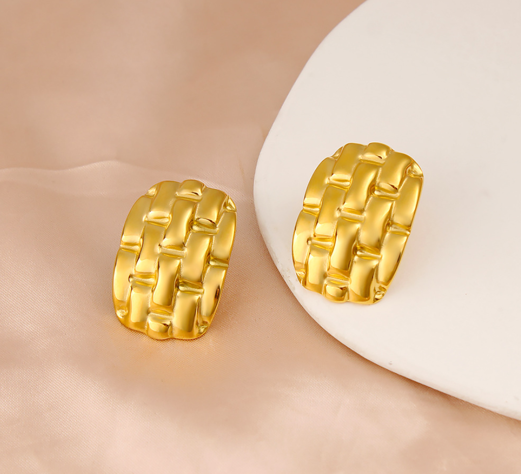 Chain-Link Gold Statement Studs – Modern Power Style