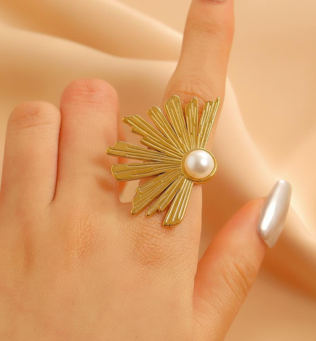 Radiant Fan Pearl Statement Ring