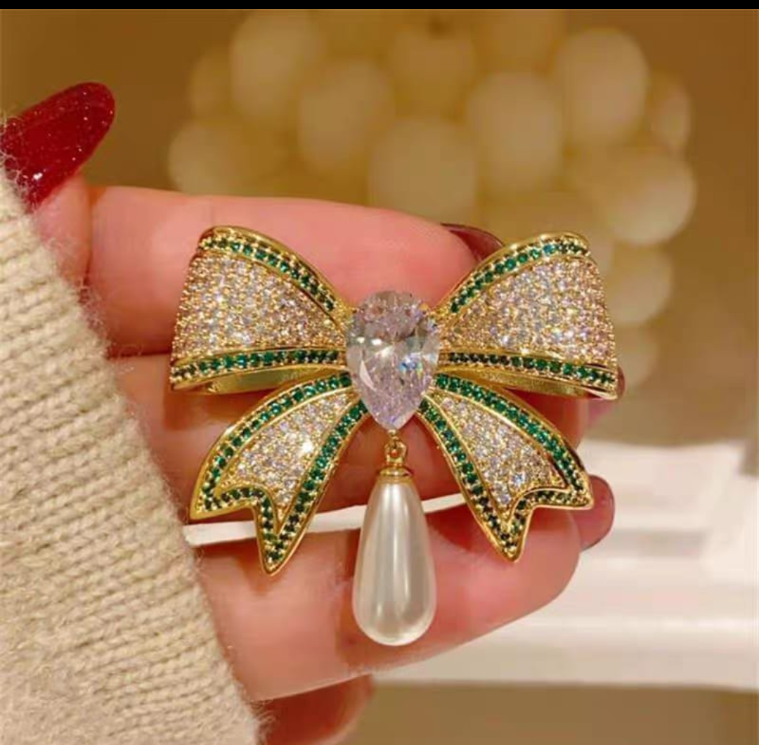 luxury Crystal Bow Pearl Brooch
