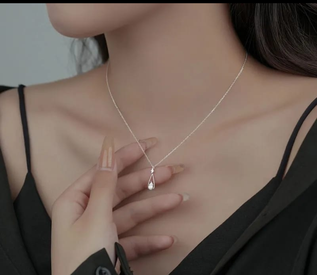 Elegant Teardrop Crystal Pendant Necklace