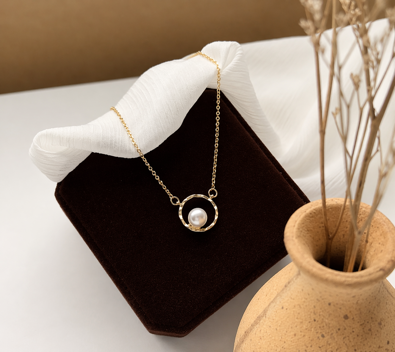 Elegant Pearl Circle Pendant Necklace