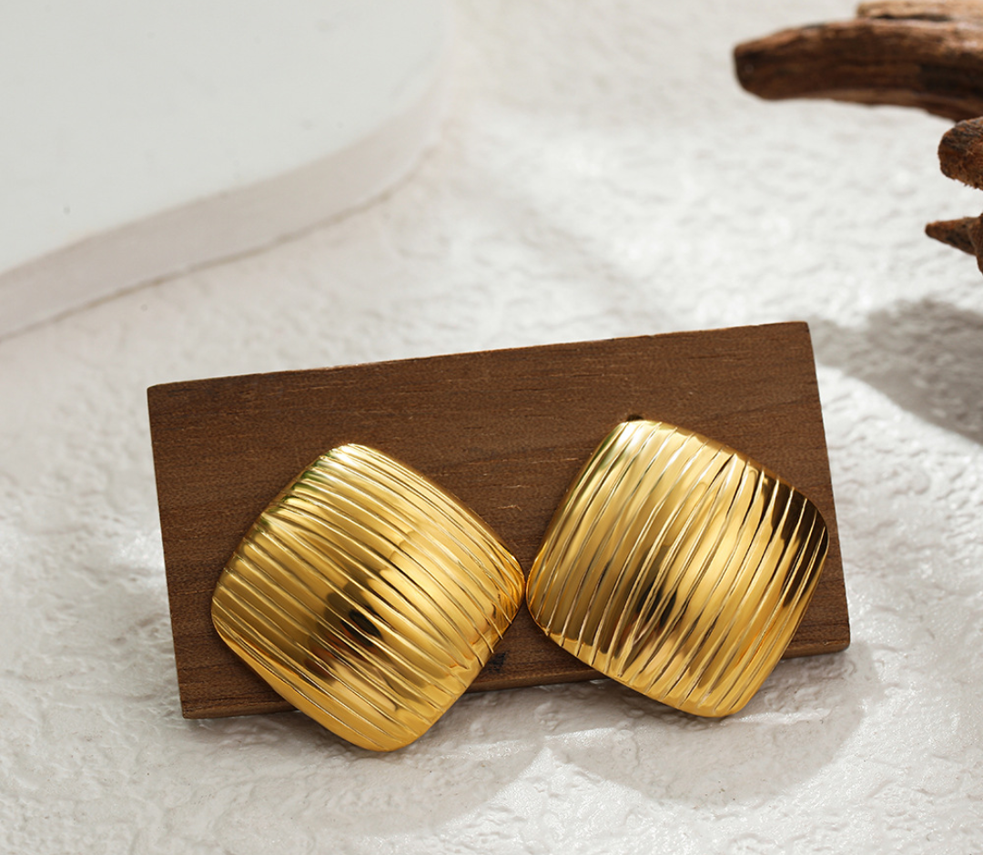 Ribbed Gold Square Stud Earrings – Classic Bold Elegance