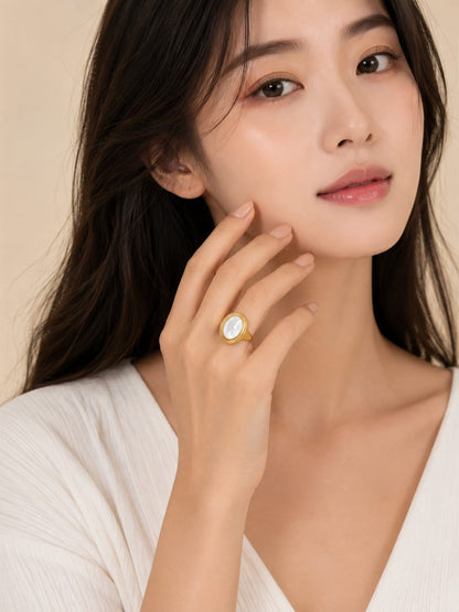 Pearl Oval Statement Ring – Elegant Fashion Ring for Women