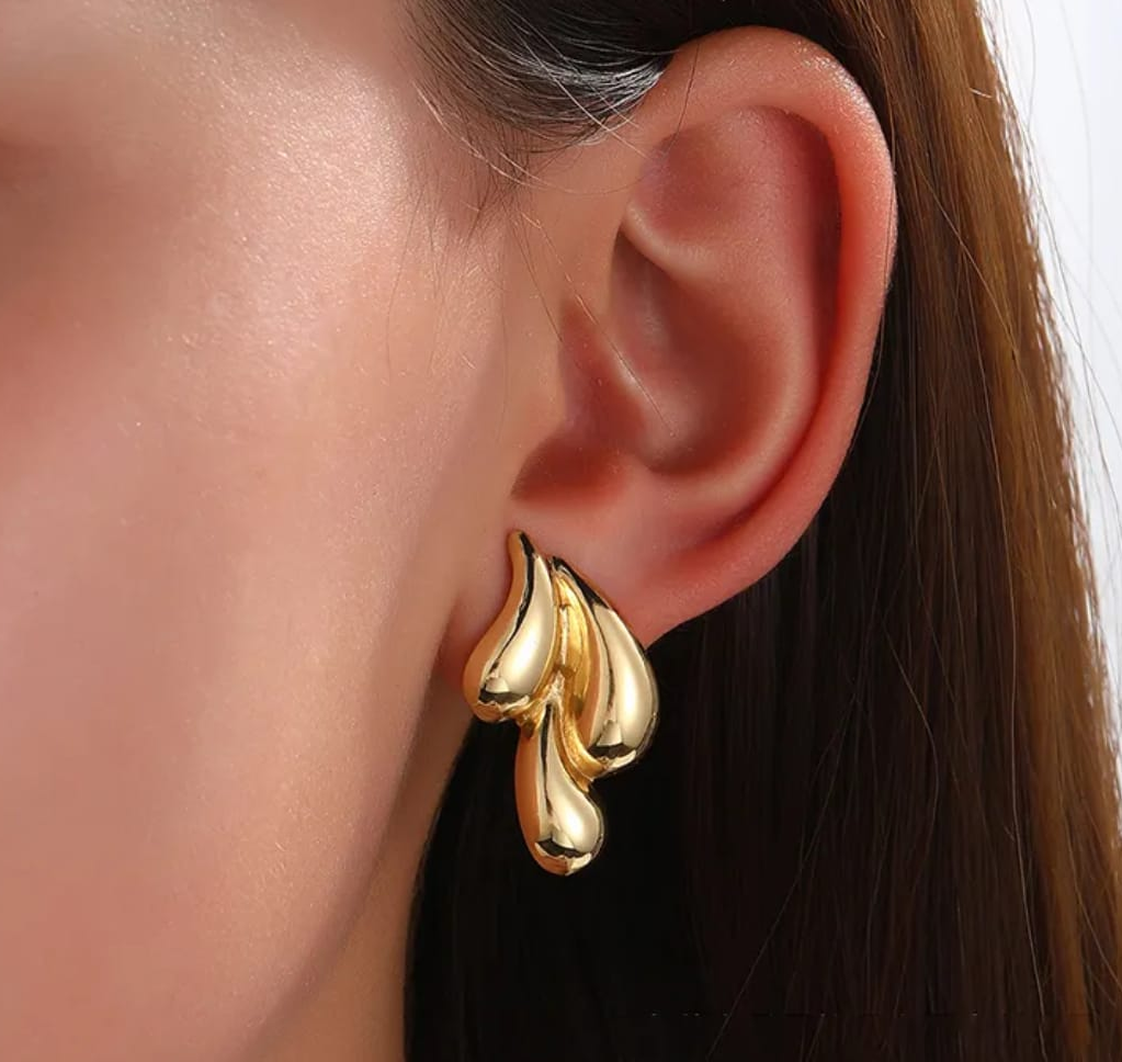 Gold Flame Drop Earrings – Fluid Elegance