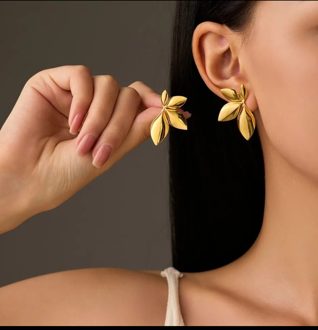 Golden Leaf Petal Stud Earrings – Sculpted Nature Elegance