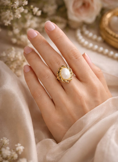 Vintage Pearl Wreath Golden Ring