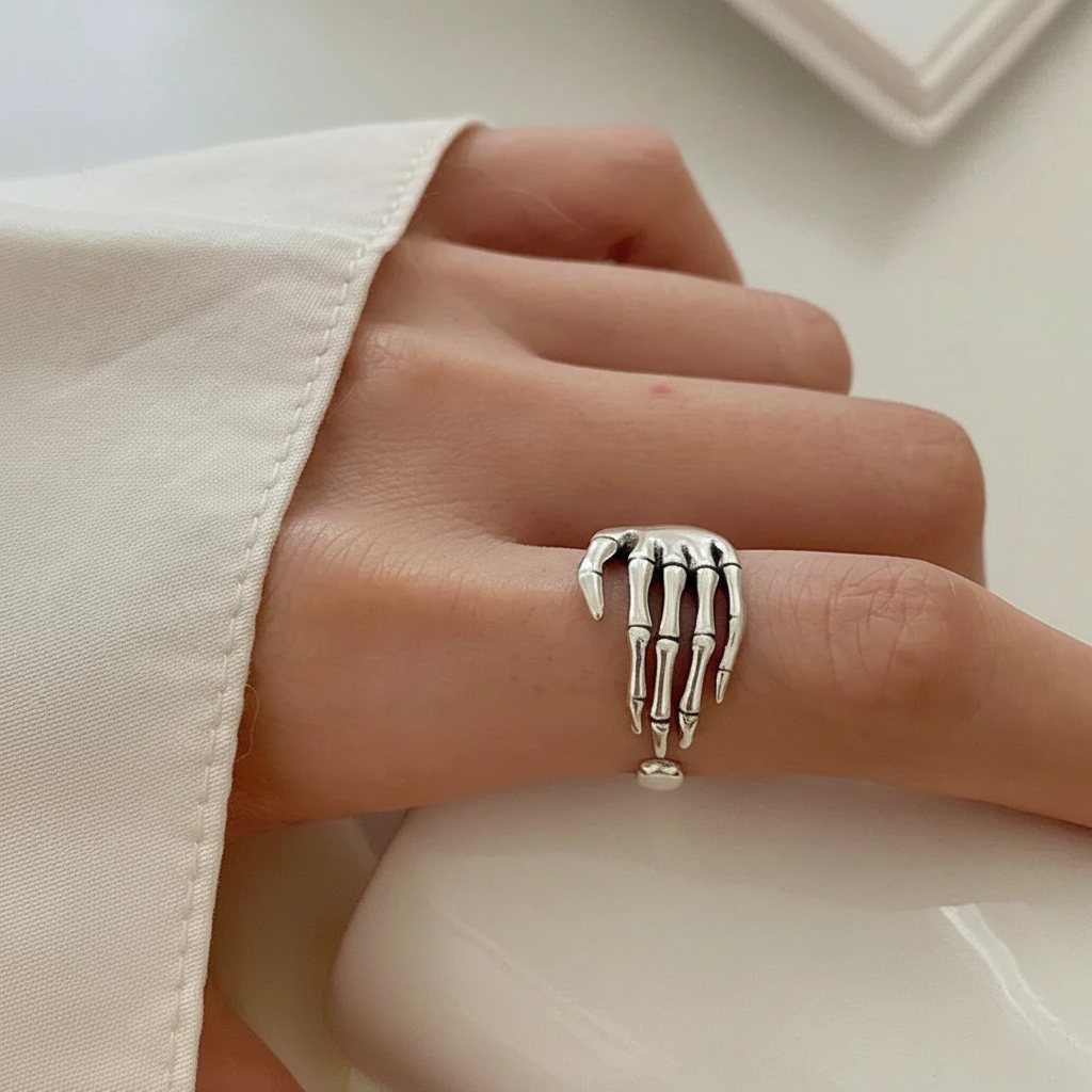 Skeleton Hand Ring ☠️🖤