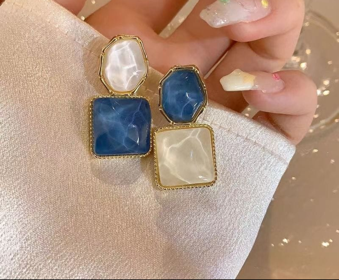 Dual-Tone Stone Drop Earrings – Chic Contemporary Elegance