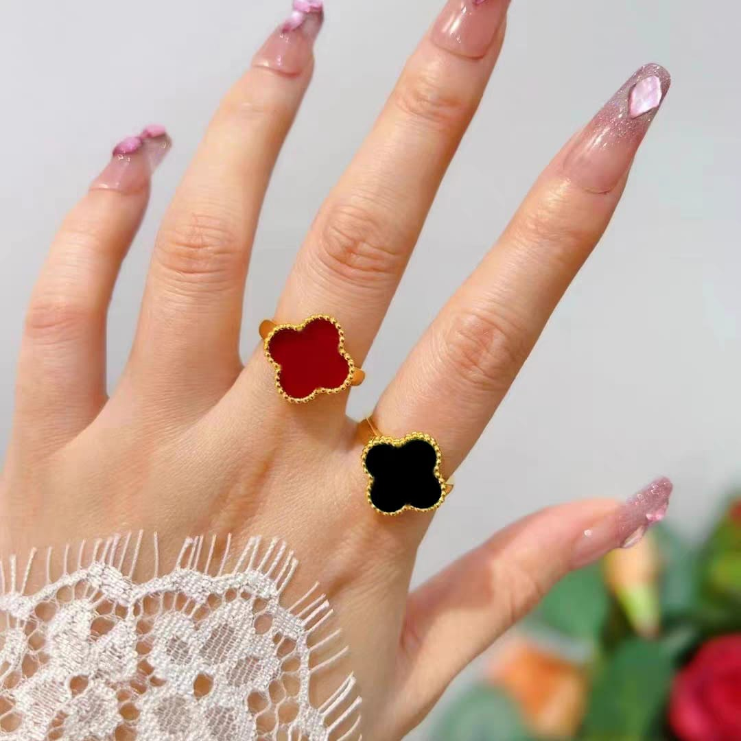 Clover Charm Color Ring