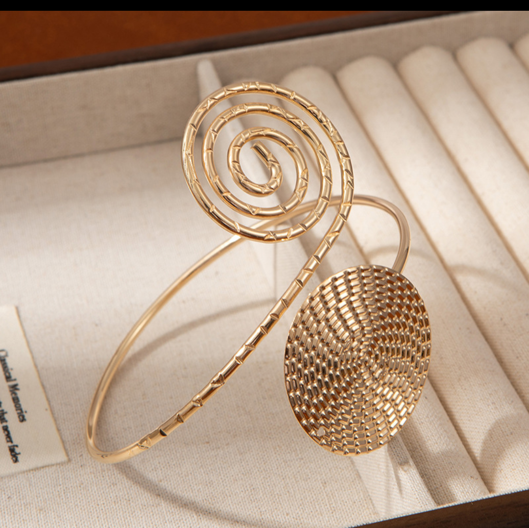 Textured Spiral Disc Armlet