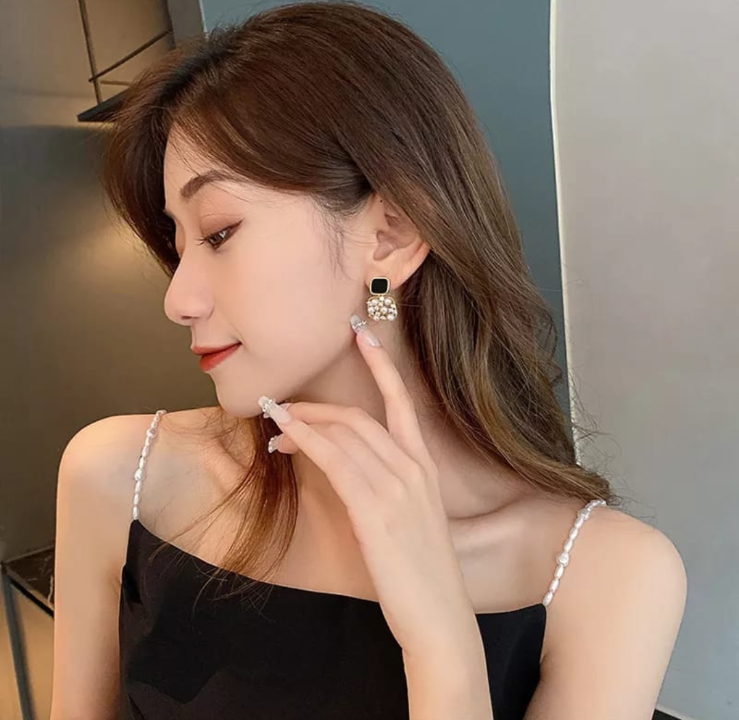 Midnight Pearl Drop Earrings – Elegant Statement Glow