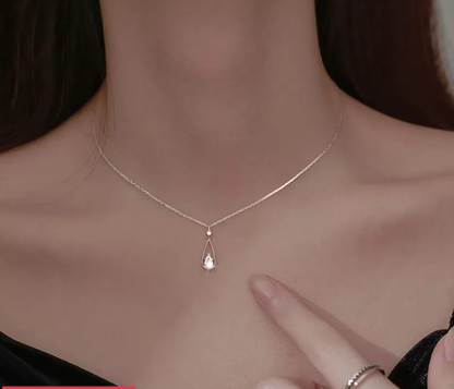 Elegant Teardrop Crystal Pendant Necklace
