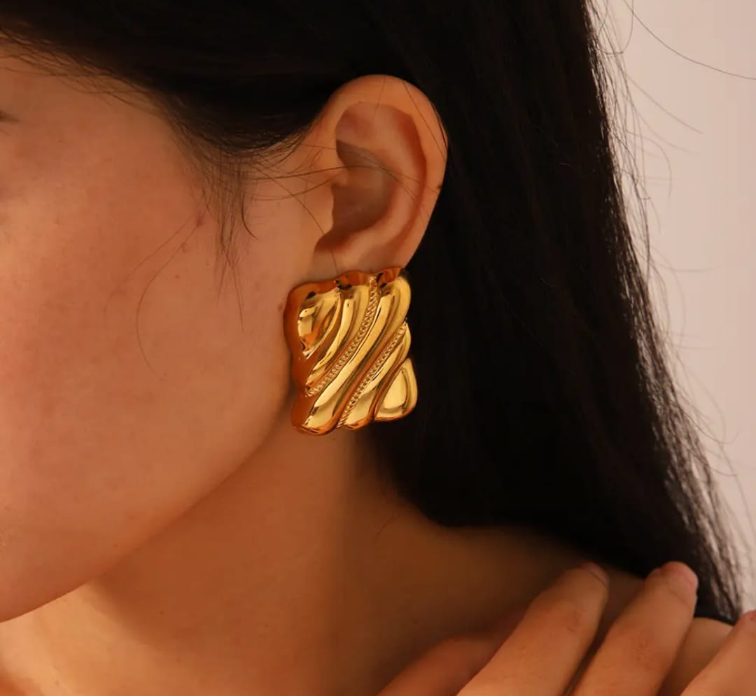 Sculpted Wave Gold Statement Studs – Bold Vintage Glam