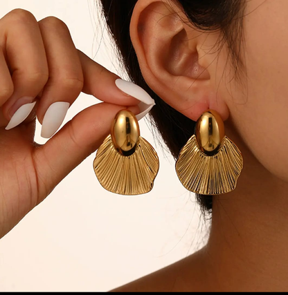 Golden Shell Fan Statement Earring