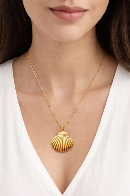 Gold Seashell Pendant Necklace – Ocean-Inspired Jewellery