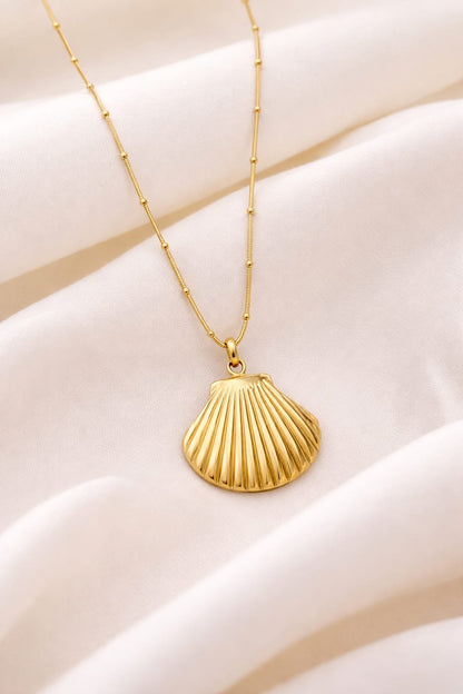 Gold Seashell Pendant Necklace – Ocean-Inspired Jewellery