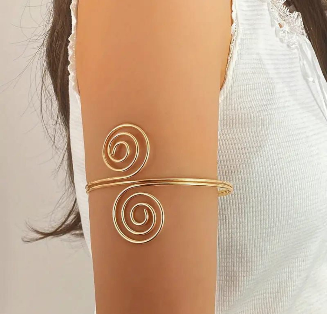 Elegant Spiral Golden Armlet