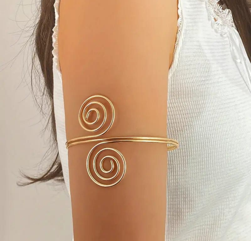Elegant Spiral Golden Armlet