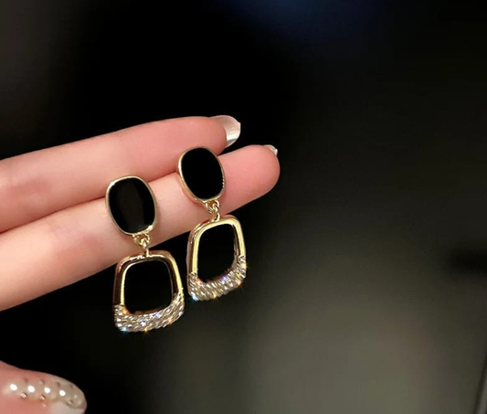 Black & Gold Geometric Drop Earrings – Chic Minimal Glam