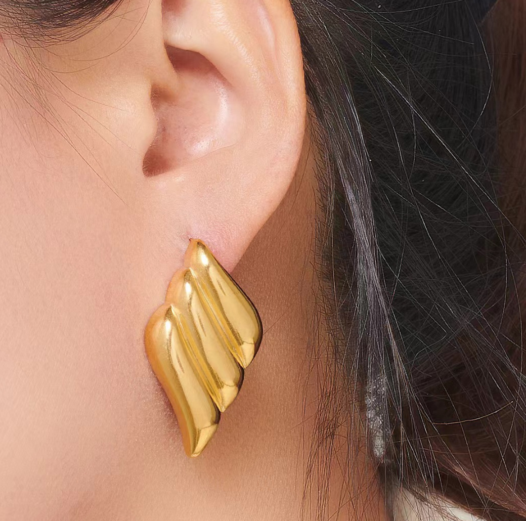 Gold Twisted Shell Drop Earrings – Sculptural Shine