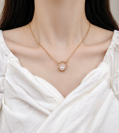 Elegant Pearl Circle Pendant Necklace