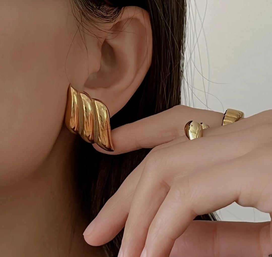 Twisted Gold Wave Earrings – Bold Sculptural Glam
