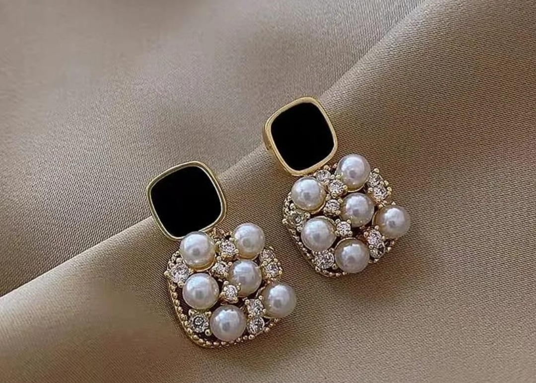 Midnight Pearl Drop Earrings – Elegant Statement Glow