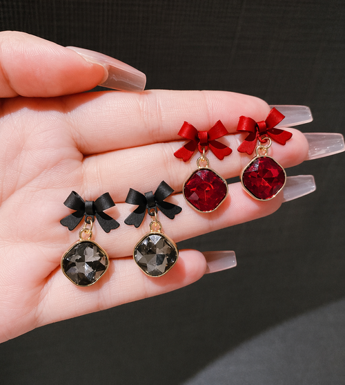 🎀 Bow Crystal Drop Earrings