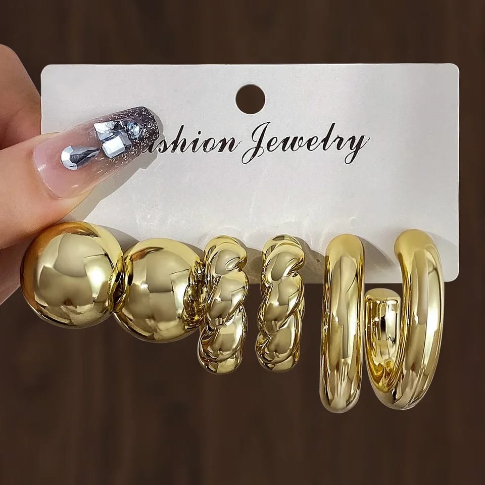 Gold Chunky Hoop Earrings – Polished Statement Huggie Earrings for Women