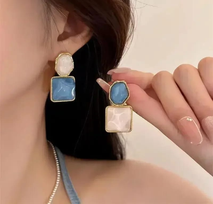 Dual-Tone Stone Drop Earrings – Chic Contemporary Elegance
