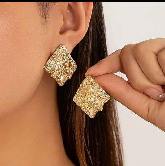Molten Gold Textured Square Stud Earrings – Artistic Luxe