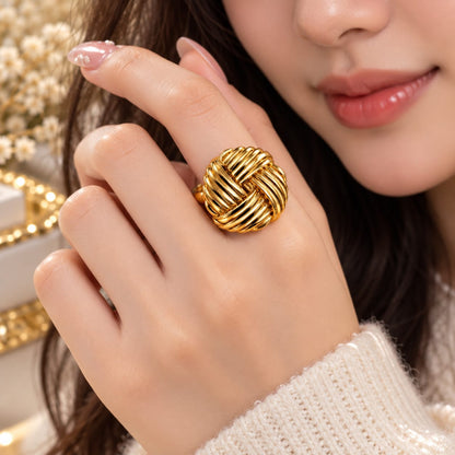 Golden Knot Statement Ring – Elegant Twisted Rope Design Ring for Women