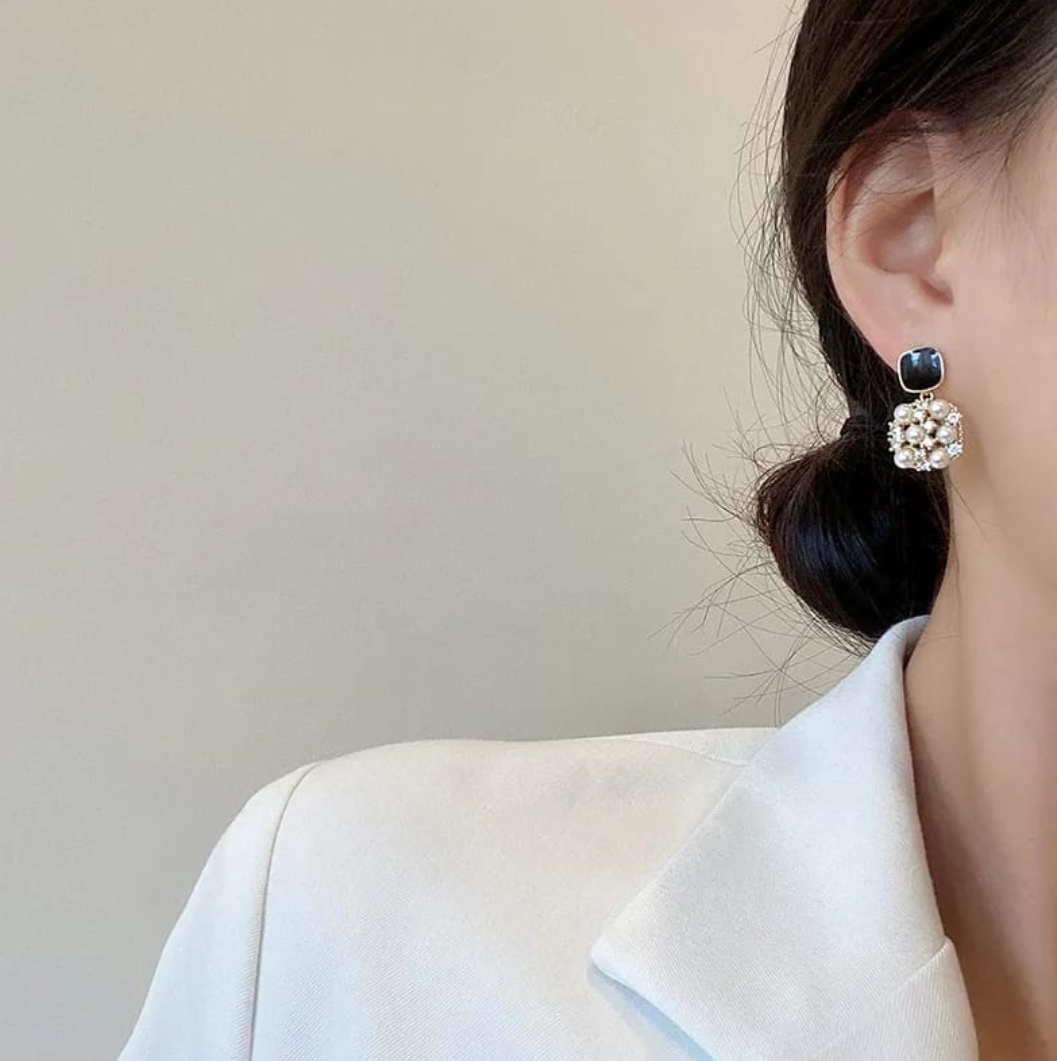 Midnight Pearl Drop Earrings – Elegant Statement Glow