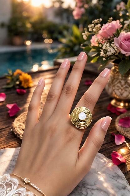 Golden Pearl Statement Ring – Elegant & Contemporary
