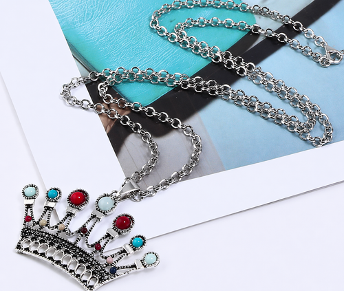 Regal Charm Vintage Crown Pendant Necklace