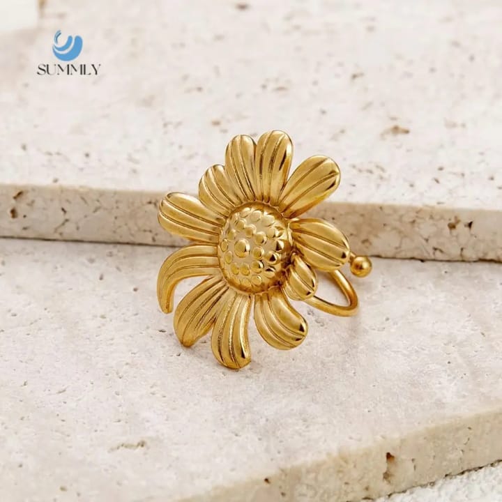 Gold-Tone Sunflower Statement Ring – Floral Adjustable Fashion Ring