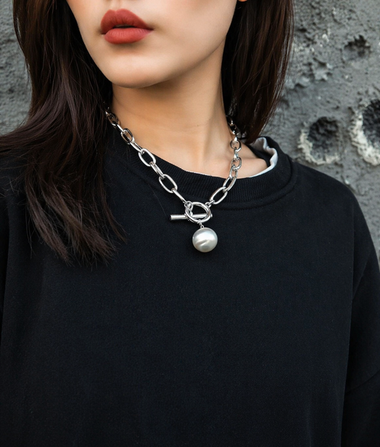 Modern Muse Pearl Toggle Chain Necklace