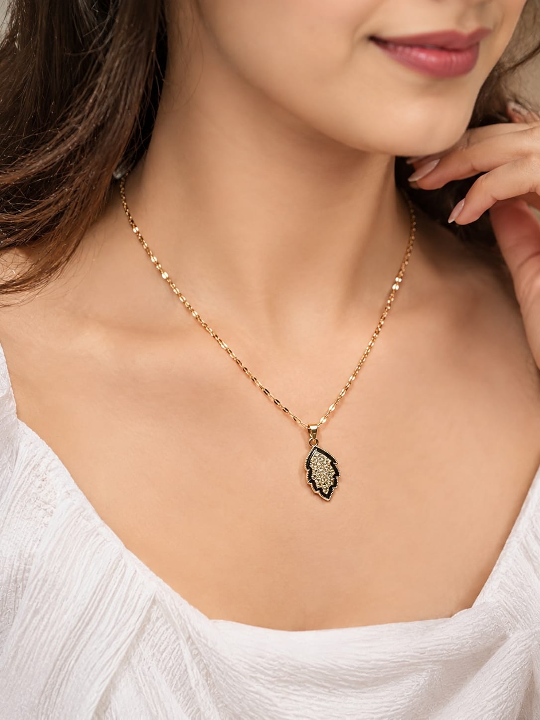 Elegant Black & Gold Pendant Necklace