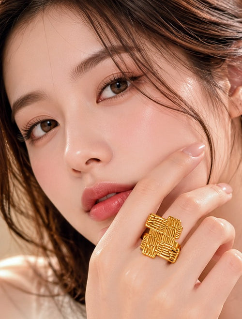 ✨ Geometric Gold Statement Ring –