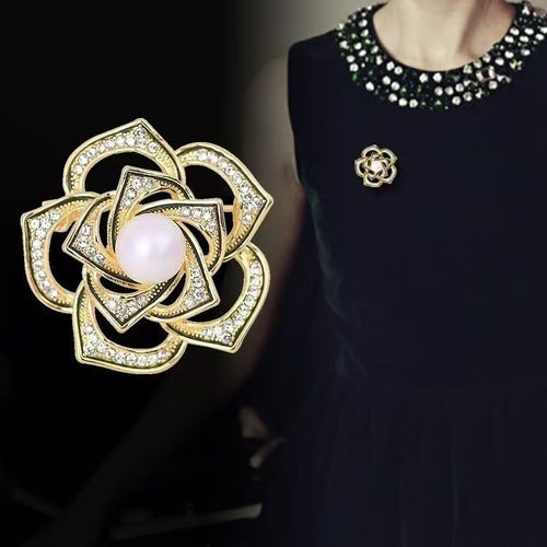 Elegant Floral Pearl Brooch – Timeless Luxury Statement Pin