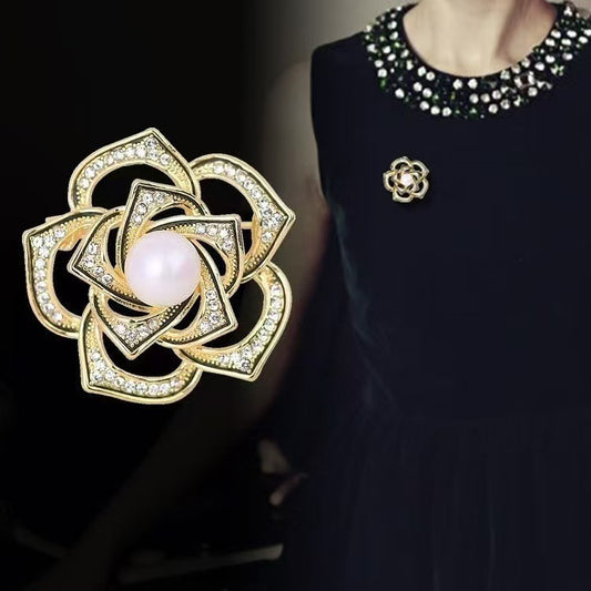 Elegant Floral Pearl Brooch – Timeless Luxury Statement Pin