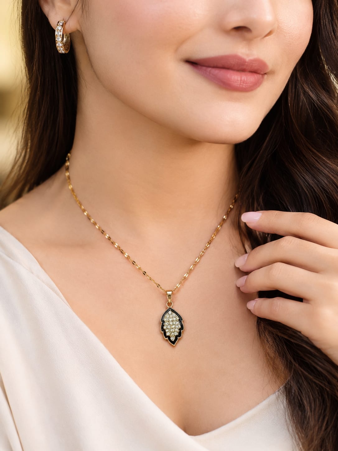 Elegant Black & Gold Pendant Necklace