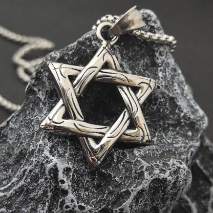 Interlocking Star Pendant Necklace – Silver Tone