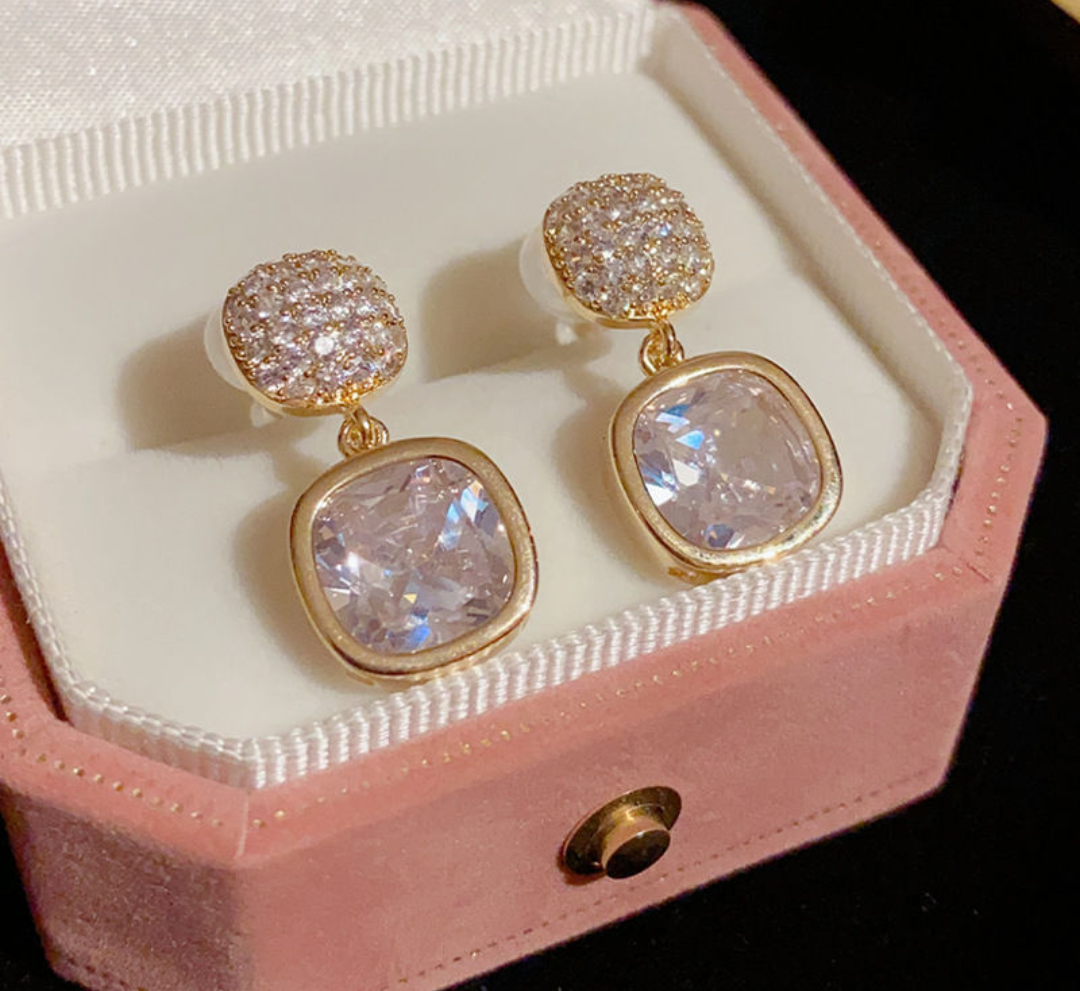 Radiant Crystal Drop Earrings – Timeless Sparkle Luxe