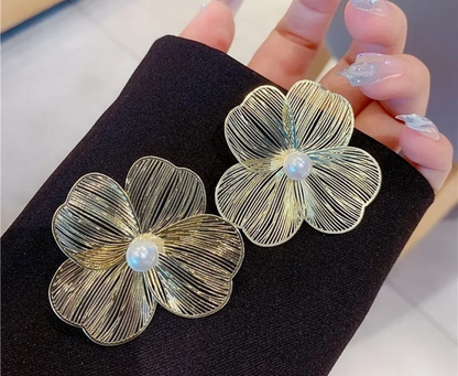 Floral Pearl Earrings – Elegant Bloom Statement