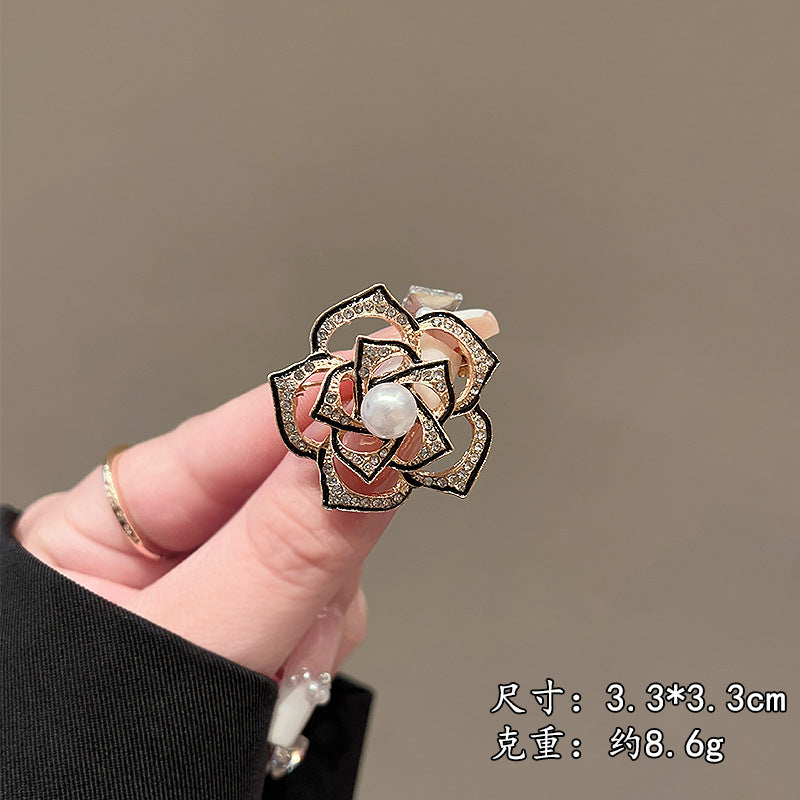 Elegant Floral Pearl Brooch – Timeless Luxury Statement Pin
