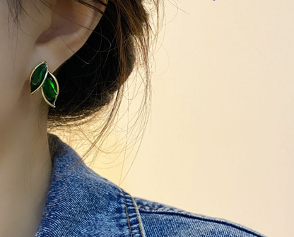 Elegant Leaf Studd Earring