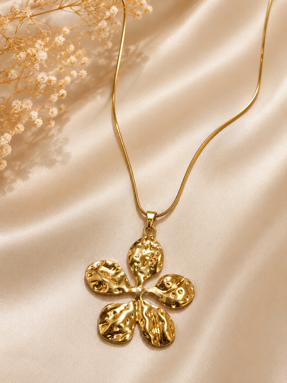 Gold Flower Pendant Necklace
